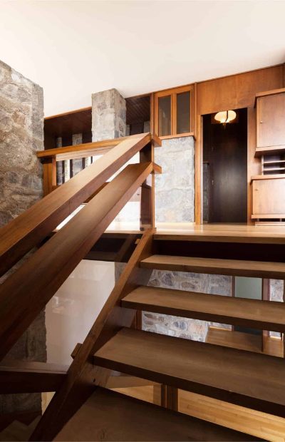 Schody klasyczne drewniane